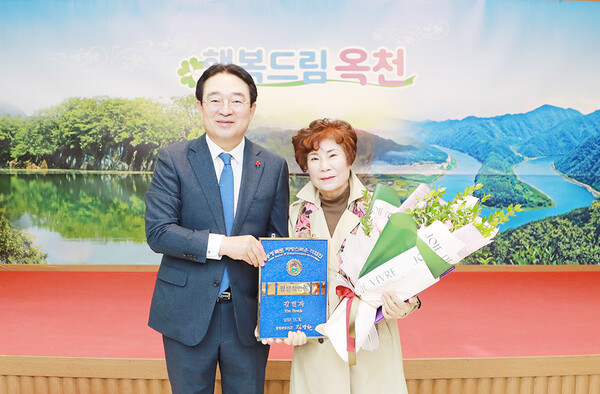 발박사 김현자 씨(69세, 김현자발박사연구원장)가‘자랑스러운 직업인’ 평생직업인 분야에 선정됐다