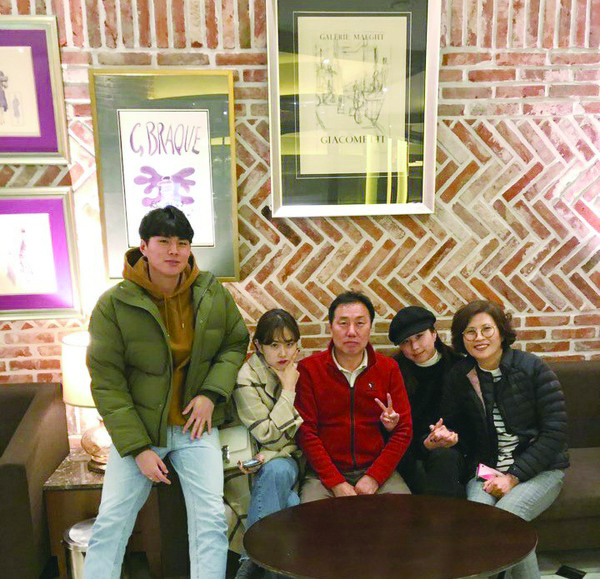 조규룡 이장(충북이통장연합회장)과 그의 가족.